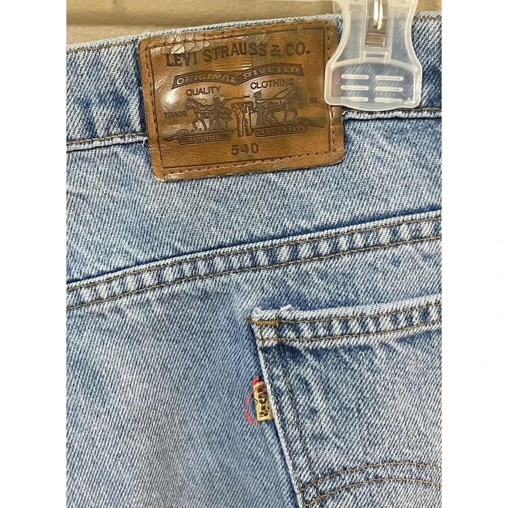 Vintage Levi's 540 Relaxed Fit Men's W42 x L32 Brown Tab Light Wash Made in USA